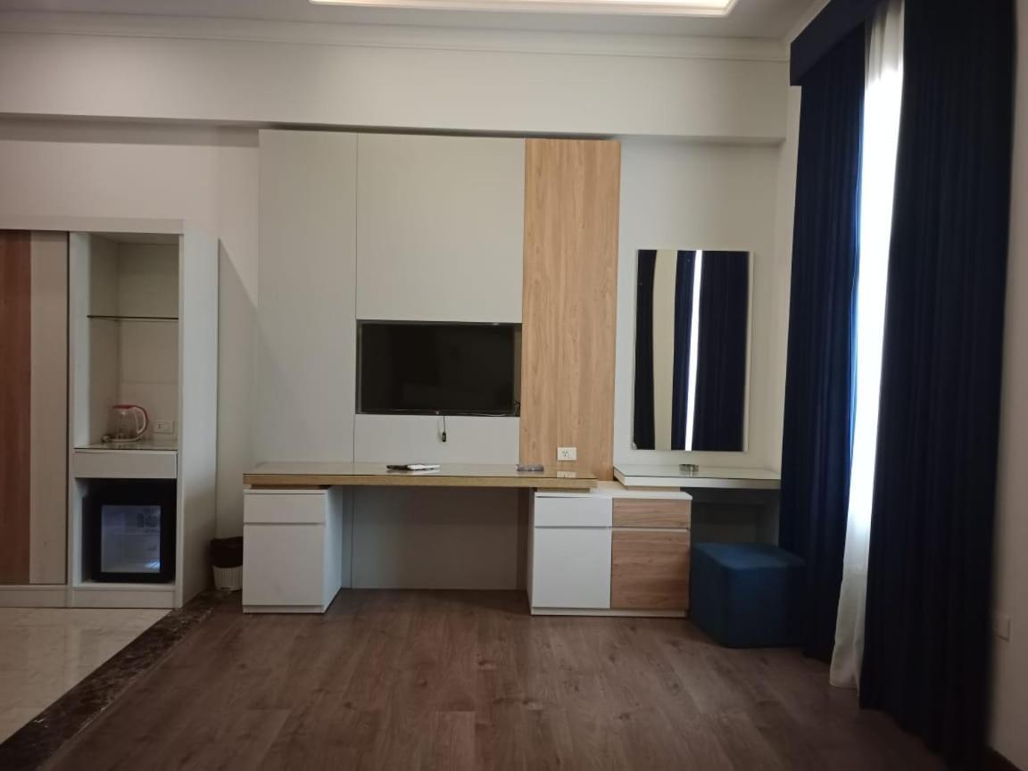 Ultra Loaloa Nile Maadi Hotel